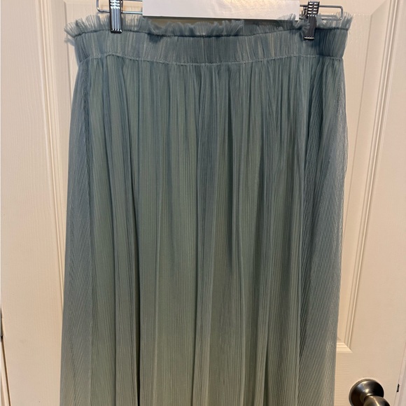 LC Pleated Tulle ombré skirt - Picture 3 of 7